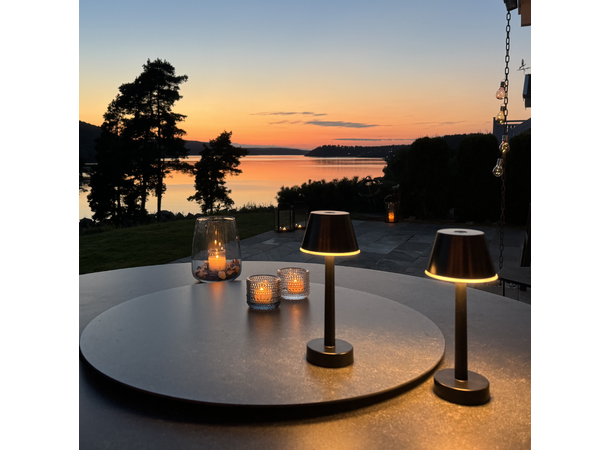 Lucca sort 2700K 35lm 1 stk IP54 Oppladbar bordlampe UCB-C IP54